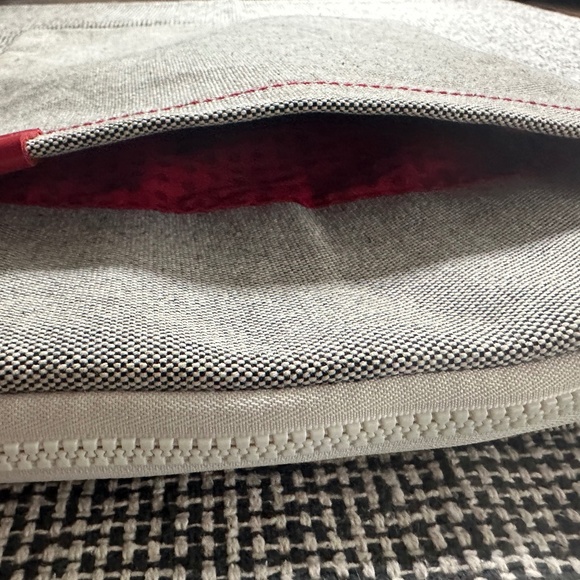 incase Terra Collection Sleeve Cream White and Fiery Red - Picture 7 of 13